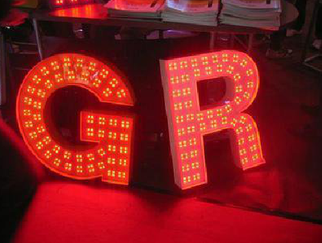 江安LED发光字常见的安装误区。